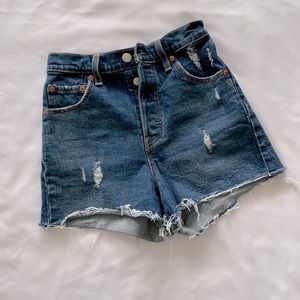 Levi’s Ribcage Shorts